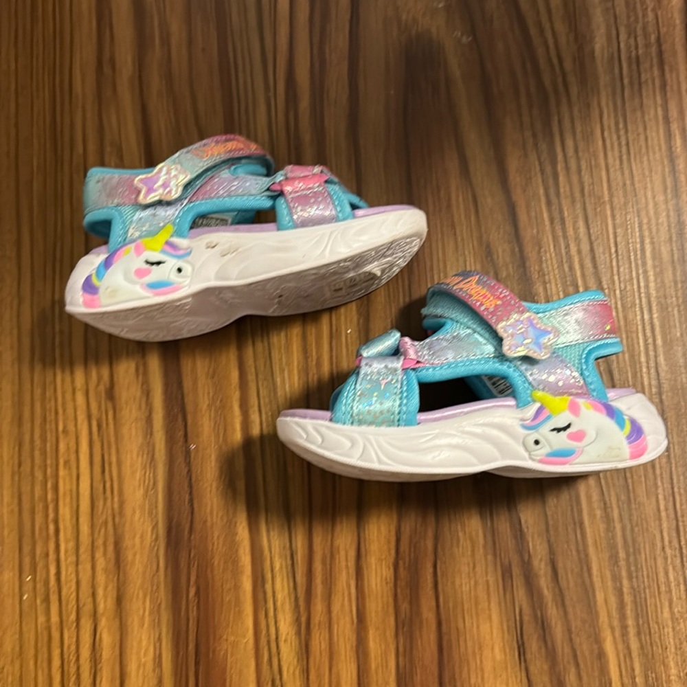 Sketchers Light Up Girls Sandals size 6